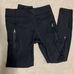 GUC Lululemon cropped leggings with zippered pockets